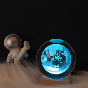 ลูกแก้วคริสตัลสลักลาย ฐานเรืองแสงไล่สี ไฟกลางคืน ของขวัญวันหยุด เครื่องประดับแก้ว ปรับความสว่างได้ แบตเตอรี่แบบชาร์จได้ - Product Image 4