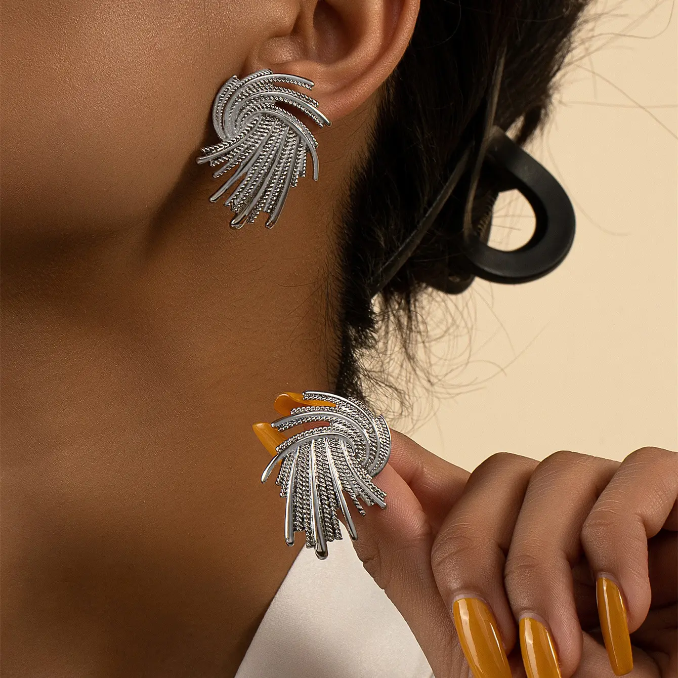 패션 금속 꼬인 회전 질감 불규칙한 불꽃 놀이 귀걸이 럭셔리 고급 과장된 디자인 귀걸이 도매