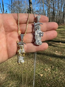 DUYIZHAO Colgante de Oro 14k con Acabado de Diamantes para Hombre y Mujer, Diseño de Grim Reaper Santa Muerte, Joyería de Moda Personalizada para Collar - Product Image 3