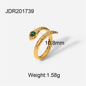 Anillo de Serpiente de Acero Inoxidable de Alta Calidad con Zirconia y Baño de Oro de 18k - Product Image 6