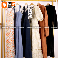 Geryon Vintage Gaya Busana Bekas Wanita Gaun Chiffon 45-100kg Pakaian Bekas Bale Bersih 90-98% Baru Warna Campuran Ekspor