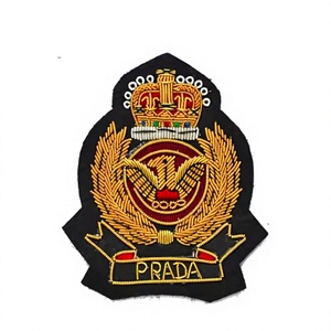Broche de hilo metálico Regal Bullion con cresta, de tela chenilla, acabado metálico, personalizable, con pasador de seguridad, estilo clásico, color sólido - Product Image 1