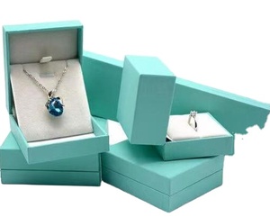 Cajas de joyería de cuero PU personalizadas al por mayor con logotipo, económicas, para anillos, pendientes, collares y cadenas, disponibles en stock, cajas de embalaje. - Product Image 1