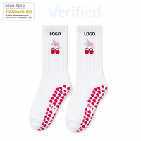 Chaussettes de yoga antidérapantes respirantes pour femmes avec logo personnalisé OEM, idéales pour le fitness, le Pilates et la gym en automne