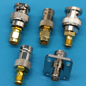 Per adattatori serie da SMA a BNC per applicazioni PCB & RF alloggiamento in acciaio inox con o senza flangia quadrata - Product Image 1