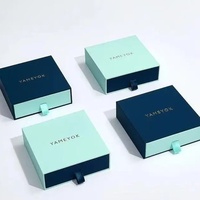 Boîte d'emballage pour bijoux en carton noir nacré neutre avec impression de logo, sur mesure