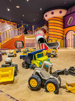 Aire de jeux intérieure personnalisée clé en main, jouets pour enfants, trampolines, toboggans, grand parc d'attractions populaire pour tous les âges, mur d'escalade vibrant