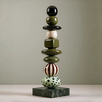 Ornement de sol en pierre empilée en fibre de verre personnalisé, style nordique, sculpture abstraite de galets équilibrés, totem