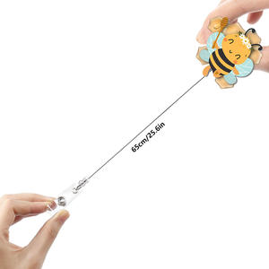 Cadeau de bobine d'insigne rotatif rétractable de chat d'<span class=keywords><strong>abeille</strong></span> de tortue de mer acrylique pour des médecins et des infirmières avec l'accessoire de boucle extractible - Product Image 2