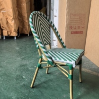 Meubles d'extérieur de style moderne, table et chaise de bistrot confortables en aluminium et rotin tressé, métal, jardin