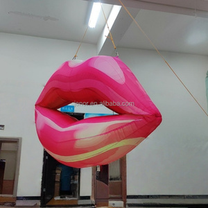 Modèle de lèvres et de bouche rouges gonflables, décoration suspendue pour la fête de la Saint-Valentin, scène - Product Image 1