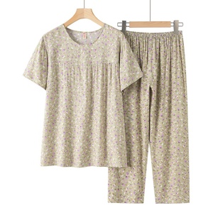 Femmes imprimé fleuri d'âge moyen et personnes âgées coton soie à manches courtes t-shirt Capri pantalon deux pièces costume pantalon costume - Product Image 3