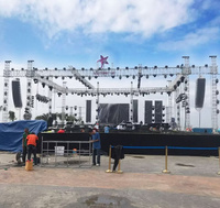 Structure en aluminium avec toit incurvé et écran LED pour scène extérieure portable, idéale pour expositions, concerts, événements et mariages, avec éclairage et sonorisation.