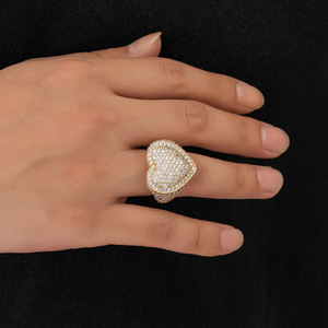 Bague cocktail en moissanite en forme de cœur, plaquée or 18 carats, sertie pavé, bijou de luxe unisexe, cadeau - Product Image 5