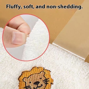 Toalla de Bebé Absorbente de Felpa de Coral, Diseño Cuadrado Pequeño con Patrón de Dibujos Animados, Suave para la Piel, Resistente a la Saliva, para Niños, Venta al Por Mayor - Product Image 4