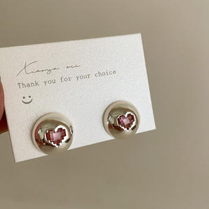 Pendientes de Metal de Alta Gama con Diseño de Nicho Femenino, Estilo Retro, Combinan con Todo, Temperamento, Pendientes de Moda - Product Image 3