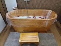 Baignoire autoportante en bois au design moderne pour usage intérieur – Idéale pour hôtels, villas, appartements – Fournisseur de premier choix