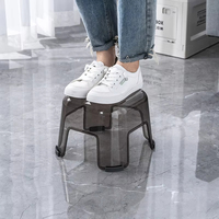 Décoration de maison de luxe en plastique transparent pour animaux de compagnie poufs de toilette moderne antidérapant repose-pieds siège banc de salle de bain de luxe pour la cuisine