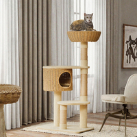 Arbre à chat moderne en bois massif avec 4+ niveaux, hauteur 155 cm, assemblage facile, emballé en carton pour plusieurs chats
