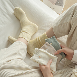 KTS597 üretici OEM özel renkli nokta iplik kızların çorap pamuk ekip <span class=keywords><strong>Conch</strong></span> düğmesi dekorasyon kadın çorap - Product Image 1