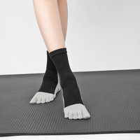 Chaussettes de sport mi-mollet à cinq doigts épaissies, antidérapantes, antibactériennes et absorbant la transpiration pour le yoga et le Pilates – Coton peigné pour l'automne/hiver