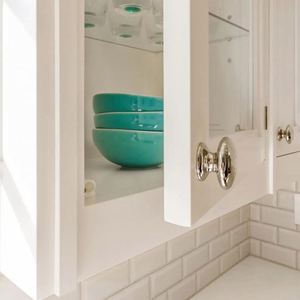 Armoires de cuisine modernes en bois avec des vantaux en verre, style shaker - Product Image 3