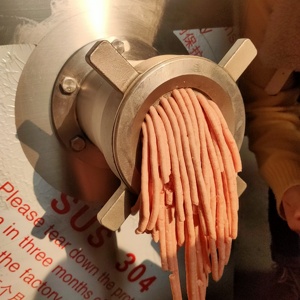 Tritacarne Industriale <span class=keywords><strong>Elettrico</strong></span> per <span class=keywords><strong>Carne</strong></span> Congelata e Verdure con Struttura di Supporto - Product Image 1