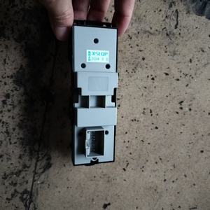 สวิตช์ควบคุมกระจกหน้าต่างหลักสำหรับรถยนต์ไฟหน้าซ้ายสวิตช์ยกกระจก IX5 580 S560 - Product Image 2