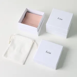 Caja de regalo de embalaje de joyería de cartón con base de tapa cuadrada blanca de diseño de lujo con bolsa