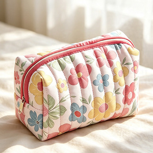 Sac de maquillage matelassé floral personnalisé écologique en gros, sac cosmétique portable pour filles, idéal pour l'extérieur - Grande Vente - Product Image 6