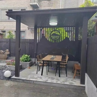 Pergola extérieure en aluminium durable et écologique, style chinois moderne, avec poutres de forme spéciale et toit en tuiles de style Grande Muraille.