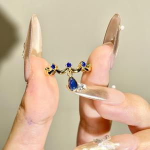 Bague en argent pur S925 de style antique, bleu faïence, goutte d'eau, dentelle ondulée, luxe léger, rayures blanches, géométrique - Product Image 1