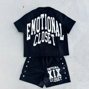 Ensemble streetwear d'été personnalisé avec motif graphique, chemise boutonnée oversize en nylon et short en nylon, ensemble coupe-vent - Product Image 4