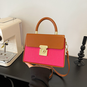 Túi xách nữ da PU thiết kế mới thời trang sang trọng bán buôn, kiểu đeo chéo nửa tròn, một quai xách, có nắp - Product Image 4