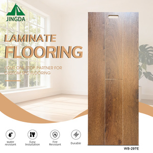 Piso Flotante de Madera Laminada HDF con Núcleo Negro Resistente a la Humedad por 72 Horas, Sistema de Instalación por Clic, AC5, para Interiores - Product Image 3