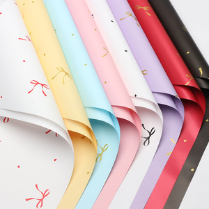 Papier d'emballage floral à motif nœud papillon <span class=keywords><strong>de</strong></span> style coréen en gros, imperméable, pour la Saint-Valentin et la Fête des Mères - Product Image 2