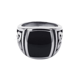 Vente en gros d'anneaux pour homme en pierres précieuses noires, acier inoxydable 316L, anneau de doigt avec nœud celtique irlandais - Product Image 3