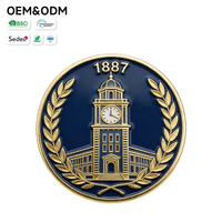 Maßgefertigtes Akademisches Ehrenabzeichen Zinklegierung Emaille-Pin OEM ODM Abschluss Universitätsveranstaltungen Universitätswappen Abzeichen