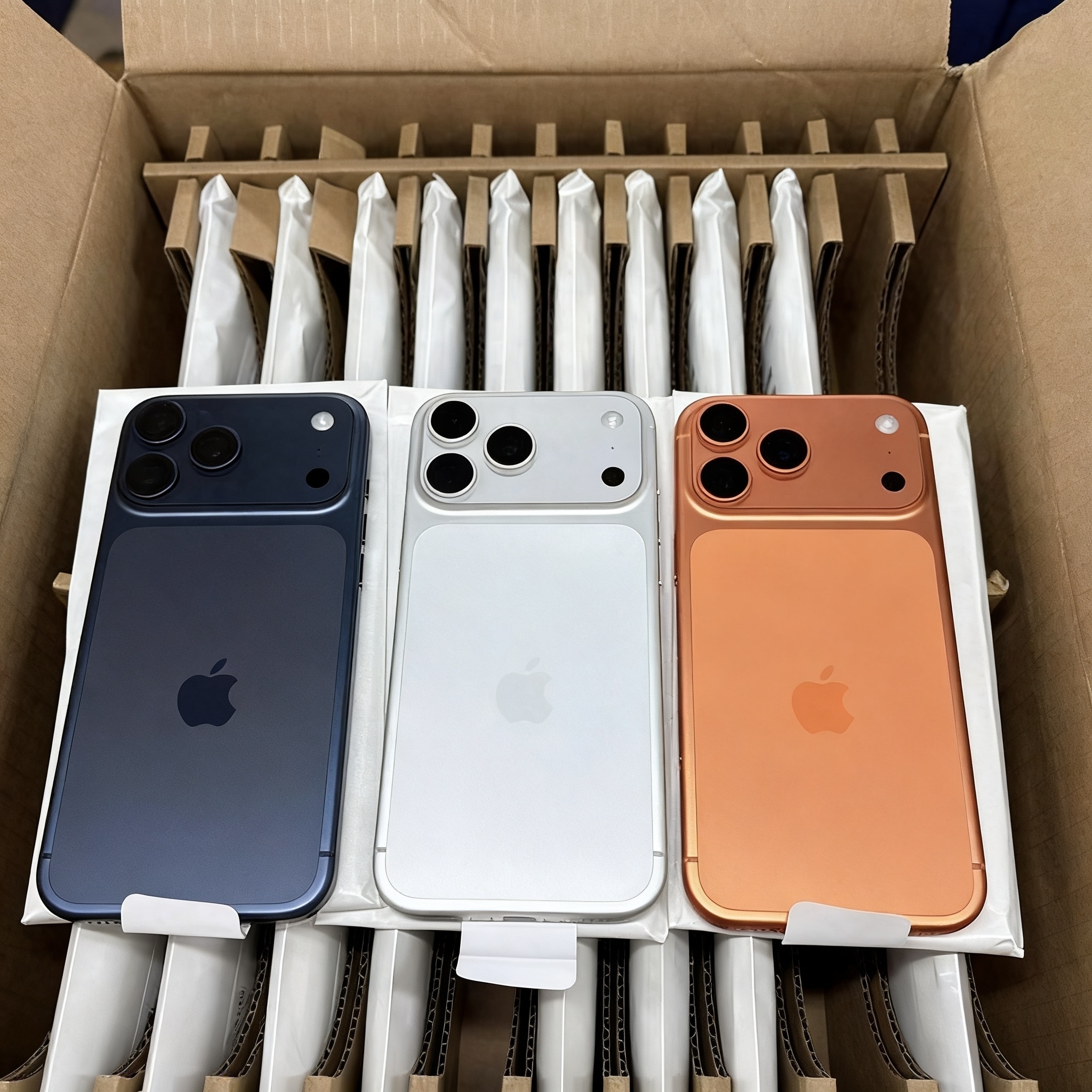 Wholesale Genuine Used Apple Phone A+ Grade <strong>iPhone</strong> 17 Clear Shooting Experience 6.3 Inch Screen 3 Trend Shades Spot Wholesale