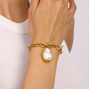 Pulsera de Cadena Chapada en Oro Yueli con Colgante de Perla Irregular, Unisex, para Uso Diario - Product Image 4