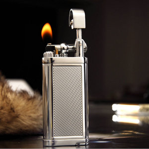 Briquet à huile métallique coupe-vent avec flamme nue, accessoire de fumeur, cadeau d'affaires pour garçons, avec design incliné pour pipe, portable - Product Image 1