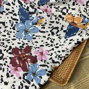 Tekstil Tenun 100% Kain Poliester Grosir Desain Baru Bunga Besar Cetak Digital untuk Gaun Dan Pakaian Tidur