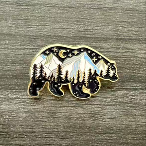 Groothandel Metal Cartoon Pins Schattige Noordpoolbeer Dierenpins Souvenir Bos Reispins voor Kleding Promotionele Cadeau Voorraad - Product Image 4