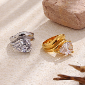 Ensemble de bagues européennes et américaines en acier inoxydable avec zircon en forme de larme, ensemble de deux bagues décoratives empilables de qualité supérieure pour femmes - Product Image 3
