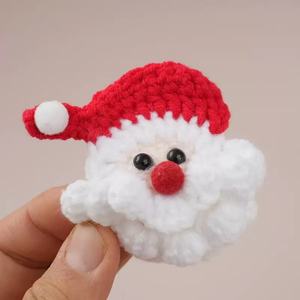 Broche en forme de tête de vieil homme en crochet de Père Noël, accessoire en laine, épingle à cheveux, décoration de Noël, cadeau de Noël pour fête - Product Image 4