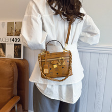 กระเป๋าถือขนาดเล็ก Luxury <span class=keywords><strong>Lou</strong></span> สำหรับผู้หญิง รุ่นใหม่ปี 2026 ลายพิมพ์วินเทจ สายโซ่ ทรงกล่อง ใช้งานได้หลากหลาย แฟชั่นสะพายไหล่หรือสะพายข้าง - Product Image 5