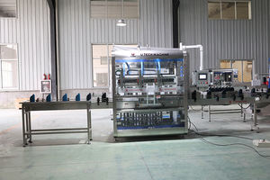 Haute vitesse 1L 4L 5L Jerrycan moteur en plastique lubrifier huile antigel Adblue bouteille Servo suivi remplissage capsulage Machine - Product Image 3