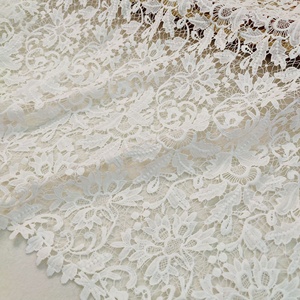 Nouveau <span class=keywords><strong>Soluble</strong></span> dans l'eau lait soie fleur feuille pleine largeur creux dentelle broderie couleur Pure tissu belle robe de mariée blanche tissu - Product Image 2