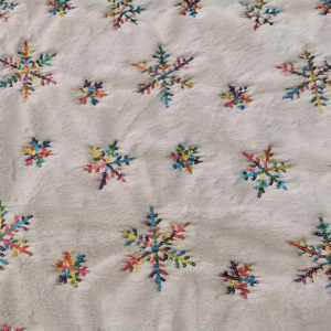 Nouvelle Jupe de Sapin de Noël Écologique Personnalisable en Peluche Blanche avec Paillettes Dorées et Flocons de Neige, Tapis de Table Festif pour Intérieur - Product Image 5