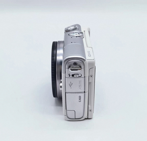 Seulement 266 g — le hybride APS-C le plus léger — + 24,2 MP, le M100 est un appareil photo de poche qui offre une qualité d'image exceptionnelle ! - Product Image 4